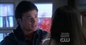 Smallville: Lois can tell when it's really Clark...Lana can't
