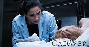 CADÁVER - Protagonizada por Shay Mitchell - Clip en ESPAÑOL | Sony Pictures España