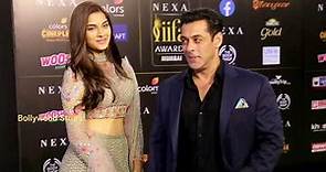 Salman Khan Introduce Mahesh Manjrekar Daughter Ashwami Manjrekar To Media @ IIFA Awards #IIFA20