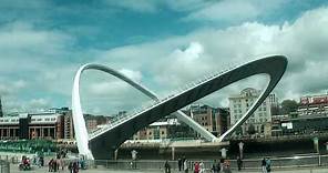 Gateshead Millennium Bridge tilting