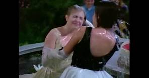 Melissa Joan Hart and Jenna Leigh Green fight in the pool - Sabrina the Teenage Witch (S1E21, 1997)