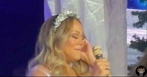 Mariah Carey, and her daughter Monroe Cannon, 11, singing during Mariah's MERRY CHRISTMAS TO ALL show in Toronto, Canada. [NOTE: Video has camera swaying] * #MariahCarey #MonroeCannon #NickCannon #MoroccanCannon #Christmas #AwayInAManger