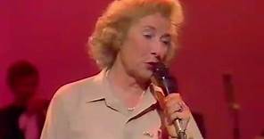 Dame Vera Lynn 'The White Cliffs Of Dover' + 'We'll Meet Again' 1984