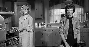 HOMICIDAL (1961) Clip - Joan Marshall & Patricia Breslin