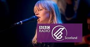Lucy Rose - Treat Me Like A Woman (The Quay Sessions)
