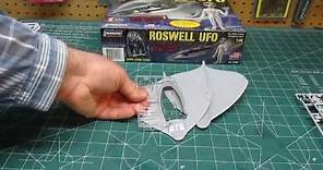Lindberg 1/48 Roswell UFO with Alien Figure Model Kit # 91005 Open Box Review
