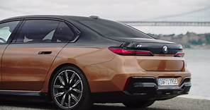 BMW i7 M70 xDrive Exterior Design in Liquid Copper - Saphire Black