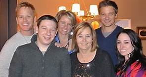 "Hawkeye" Jeremy Renner With His Mother, and Siblings | Wife, Daughter, All Family Members