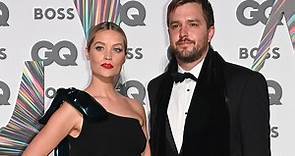 Iain Sterling apologises to Laura Whitmore after 'icky' admission