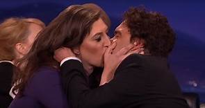 Mayim Bialik & Johnny Galecki recreated their awkward 'Blossom' kiss