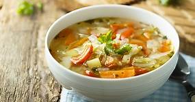 夏天必喝的「減肥蔬菜湯」清爽又減脂！取代晚餐熱量低也不怕胖，這款還是楊冪也在喝