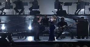 Jason Aldean & Kelly Clarkson "Don't You Wanna Stay" (2010 CMA Awards)