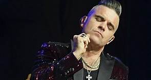 Robbie Williams, orrore al concerto: una fan cade, batte la testa e muore. Il dolore del cantante