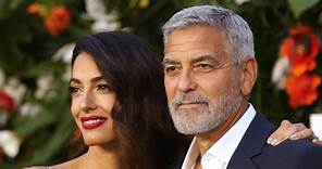 Le foto di Amal e George Clooney al completo con i figli sul lago di Como