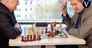 Kárpov: un Gran Maestro despliega su ajedrez ante el director de 'La Vanguardia'