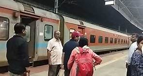 Superfast Howrah Ahmedabad Express Arrival in Howrah Station