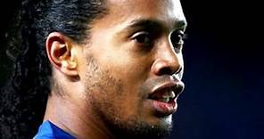 Ronaldinho Top 10 Goals & Skills Moves