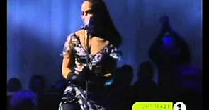 Alicia Keys - Fallin' & a Woman's worth (Live @ VH1 Vogue Fashion Awards 2001)