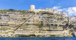 Escalera del rey de Aragón en Bonifacio isla de Córcega