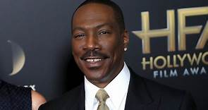 Eddie Murphy poses in Christmas photo with all 10 of his kids