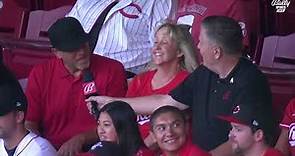 Spencer Steer's parents react to his first home run in MLB debut with Cincinnati Reds