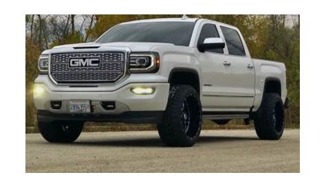 2017 GMC Sierra 1500 with 22x12 -44 TIS 544MB and 33/12.5R22 Toyo Tires