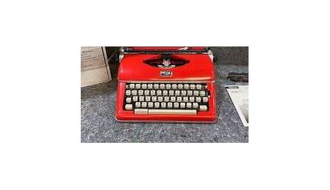 Royal Classic Manual Typewriter - 777 Auction Company