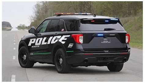 We drove two laps in the new 2020 Ford Explorer Hybrid cop car, here's