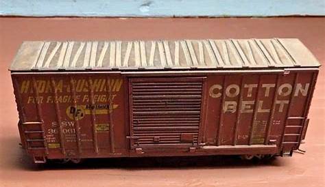 HO SCALE Box Car WEATHERED Rusty Brown HIGH CUBE Athearn TRAIN Layout