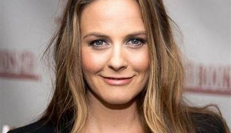 Alicia Silverstone Age, Net Worth, Husband, Family, Parents and