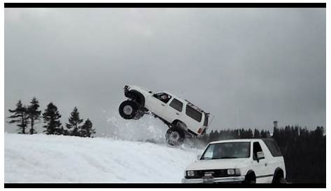 Toyota 4runner Snow wheeling Jump - YouTube