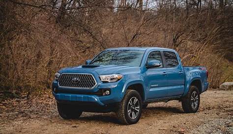 2019 Toyota Tacoma TRD Sport looks good in blue - CNET