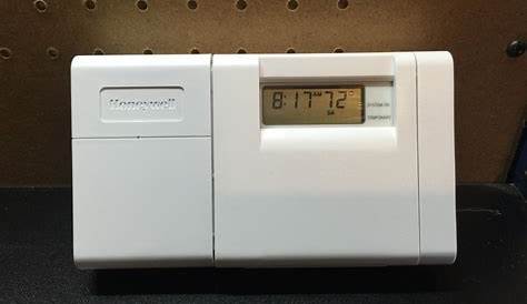 Honeywell Programmable Thermostat T8112D1005