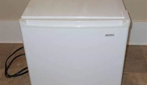 Kenmore mini fridge, good condition. White. - for Sale in Cedarville