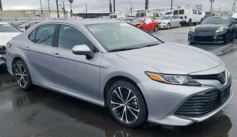 2019 toyota camry le gas tank size