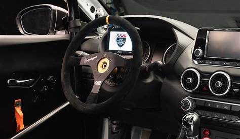 The specificities of rally and circuit steering wheels - DriftShop