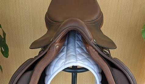 17″ Dover Circuit Jump Saddle *Straight Flaps* | Fineline Tack