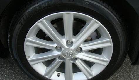 2012 Toyota Camry XLE Wheel and Tire Photo #76876981 | GTCarLot.com