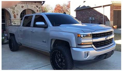 Silverado with 2.5” Leveling kit and 22x12 😎 - YouTube