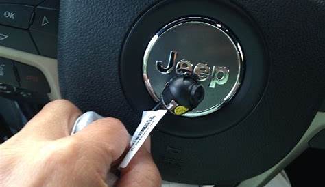 Quick tutorial Grand Cherokee 2014 rear camera install | Jeep Garage
