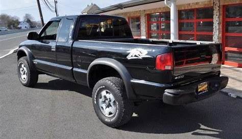 2002 Chevrolet S10 ZR2 Extended Cab 4x4 in Onyx Black photo #3 - 143646