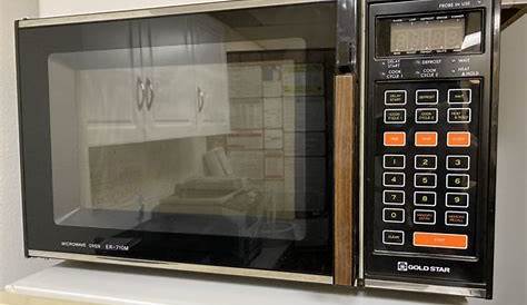 Large Goldstar Microwave oven ER-710M for Sale in Camarillo, CA - OfferUp