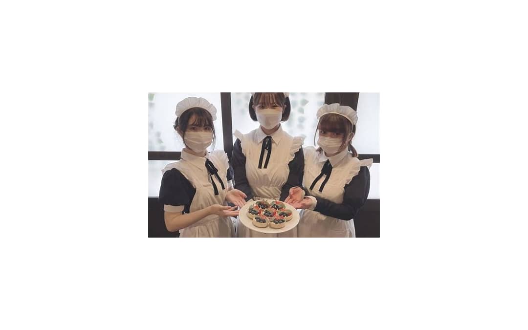 Café maid Jepang