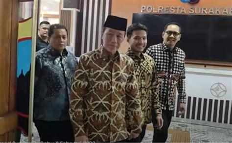Jokowi Tersenyum Setelah 2,5 Jam Diperiksa Polisi Terkait Kasus ...