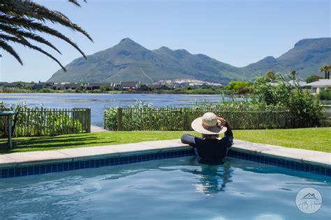 Gorgeous Lake-Shore Hideaway - Houses for Rent in Cape Town, Western ...