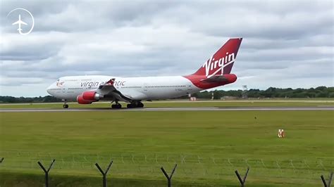 Watch how pilots handle the giant Boeing 747 in the sky