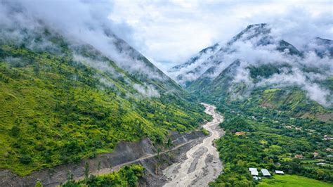 Urubamba River flowing through Peru’s Sacred Valley