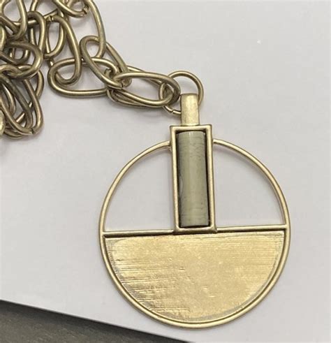 Vtg Retro Gold Tone Chunky Chain Necklace With a Circular Geometric ...