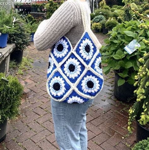 CROCHET CHIC GRANNY SQUARE BAGS HANDBAGS COLLEGE BAGS DESIGNS