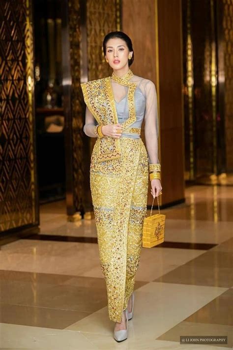 Pin By Fina O Neal On Gowns Dresses In 2024 Batik Fashion Myanmar Dress Design Traditional